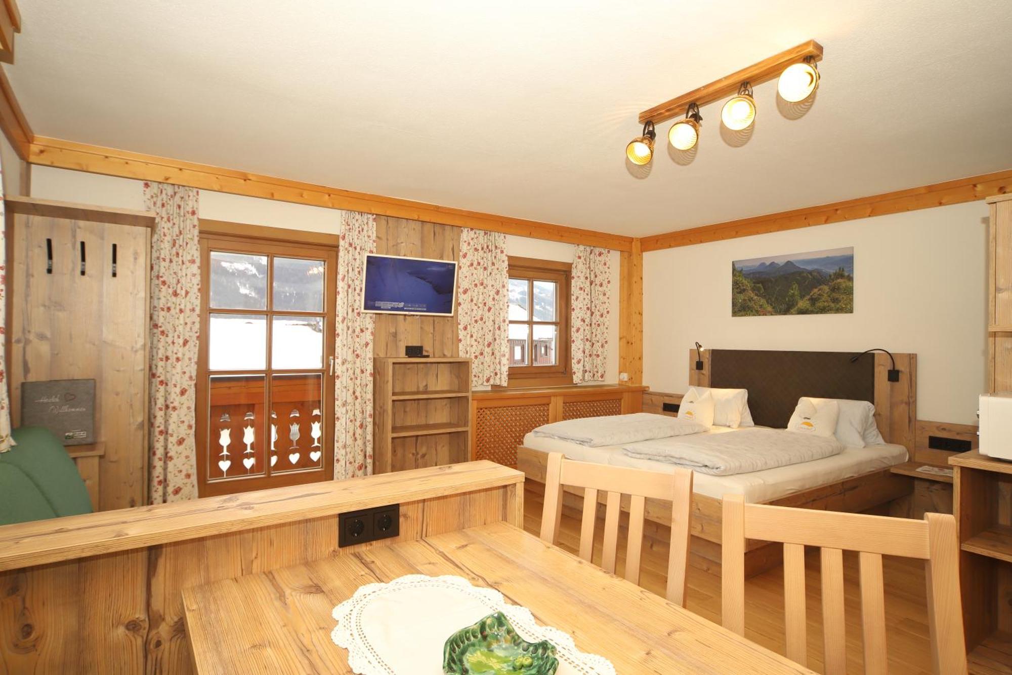 Linarhof Apartment Urlaub Am Bio Bauernhof Haus im Ennstal Exteriör bild