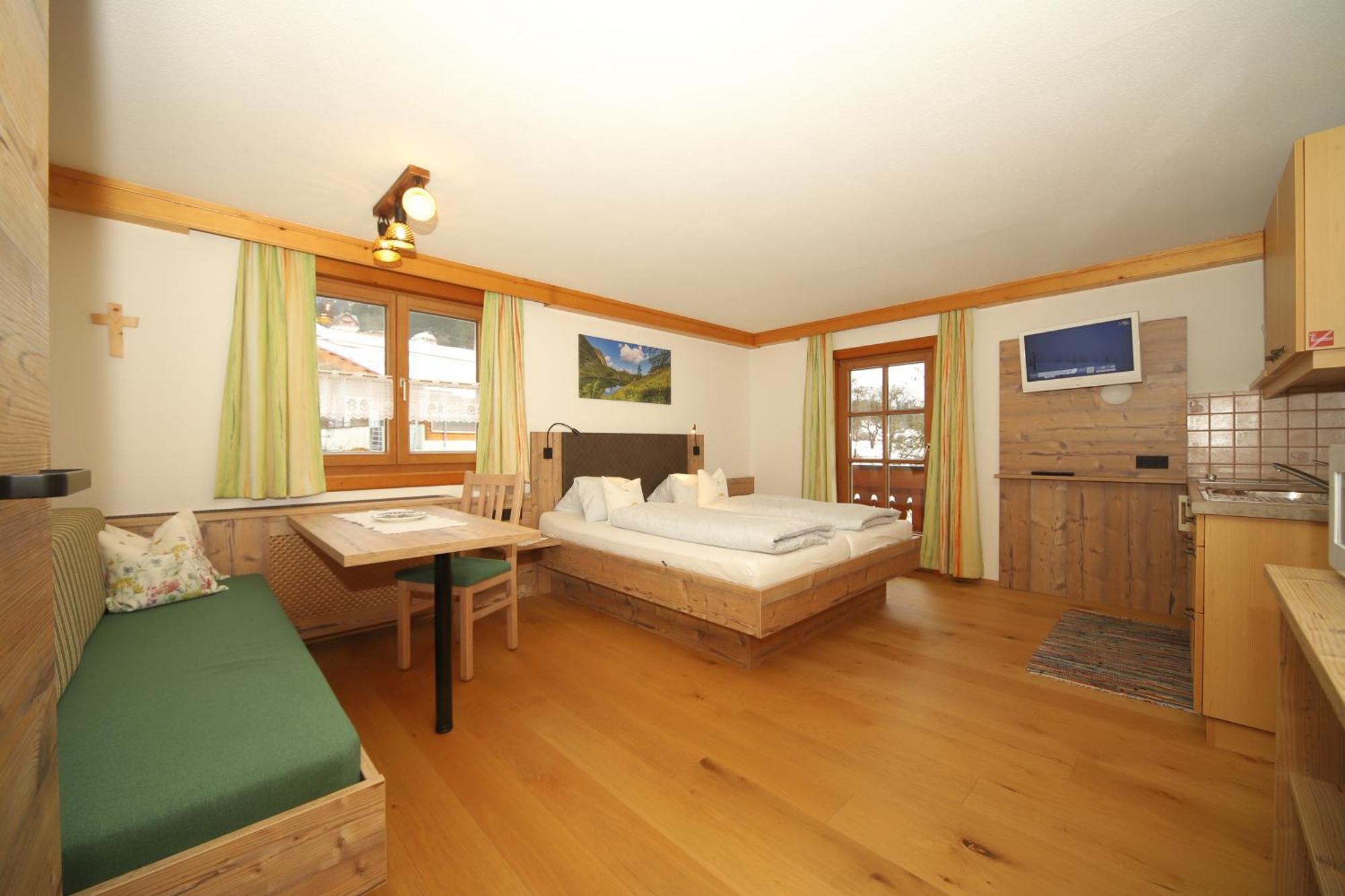 Linarhof Apartment Urlaub Am Bio Bauernhof Haus im Ennstal Exteriör bild