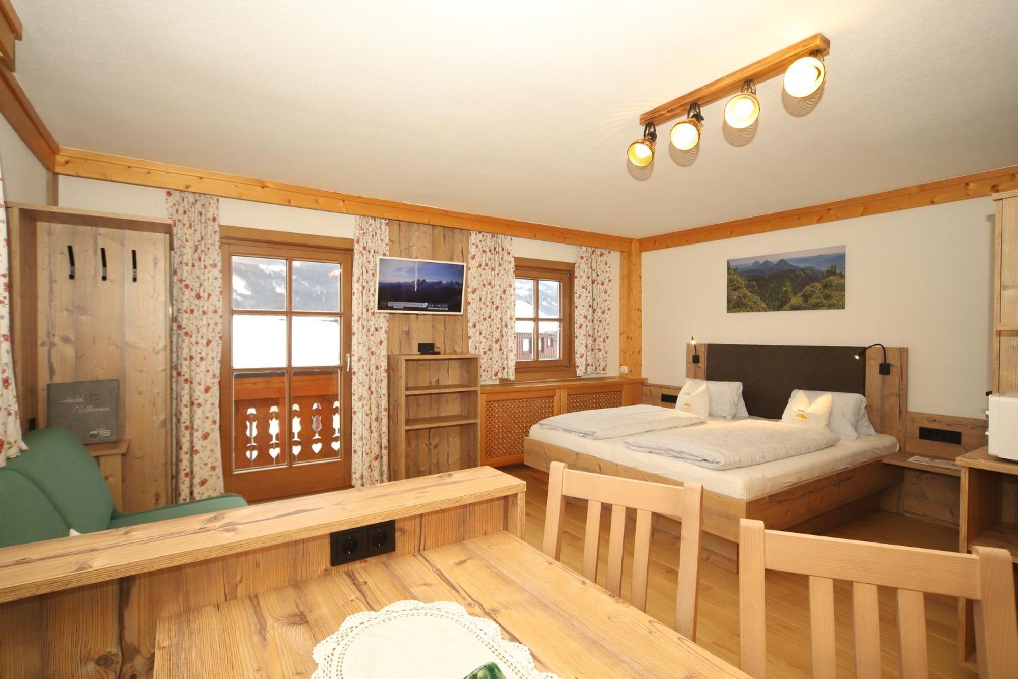 Linarhof Apartment Urlaub Am Bio Bauernhof Haus im Ennstal Exteriör bild